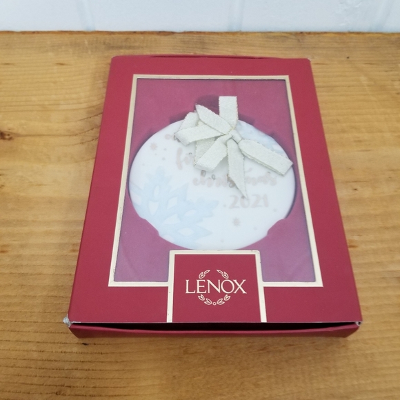 LENOX Ornament - OUR FIRST CHRISTMAS 2021 EUC - Picture 10 of 11